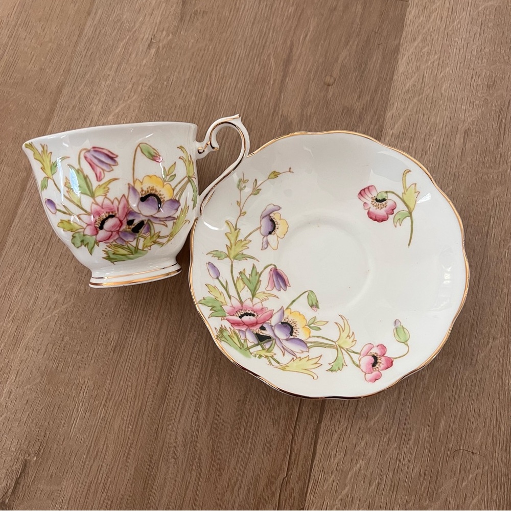 Royal Albert 1935-1946 Tea Cup Teacup &‎ Saucer England Bone China - GLORIA Vtg